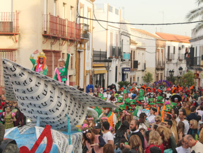 Gines brilla con su Carnaval de Luz