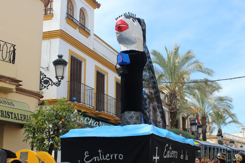 Gines cerró su Carnaval con el Entierro de la Sardina