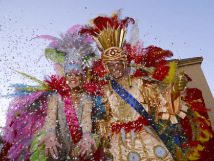 Gines se echó a la calle para disfrutar de su espectacular Carnaval de Luz