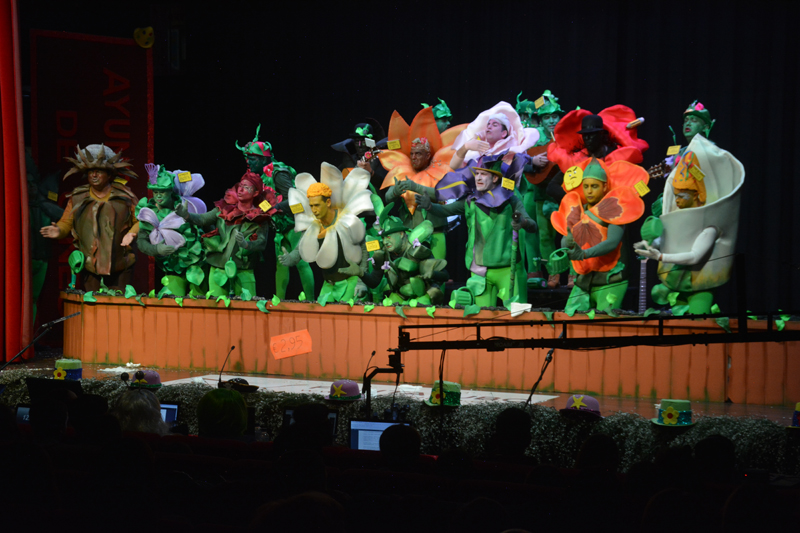 El Certamen de Agrupaciones del Carnaval de Gines concluye con una espectacular final en El Tronío