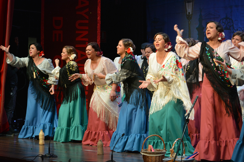 El teatro El Tronío se llenó este sábado para presenciar la tercera semifinal del Carnaval de Gines