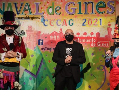 El #CarnavalEnCasa de Gines elige a sus mejores agrupaciones, disfraces y carruajes