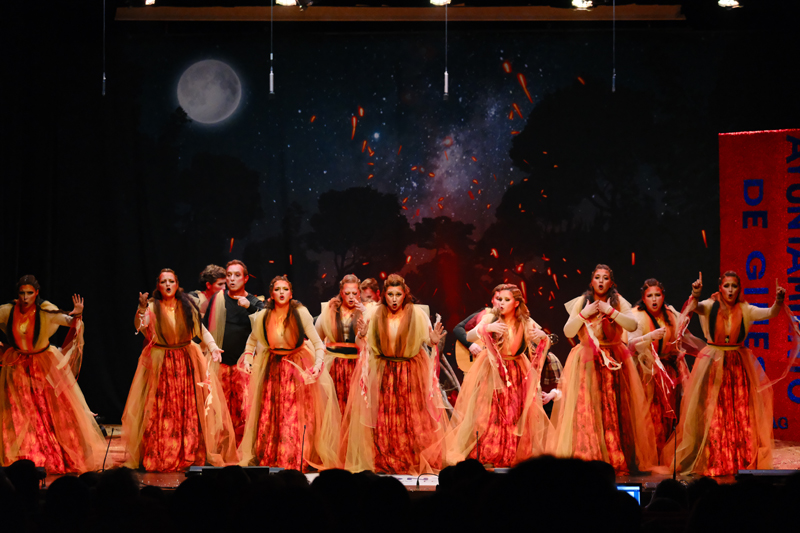 El teatro El Tronío se llenó este sábado para presenciar la segunda semifinal del Carnaval de Gines